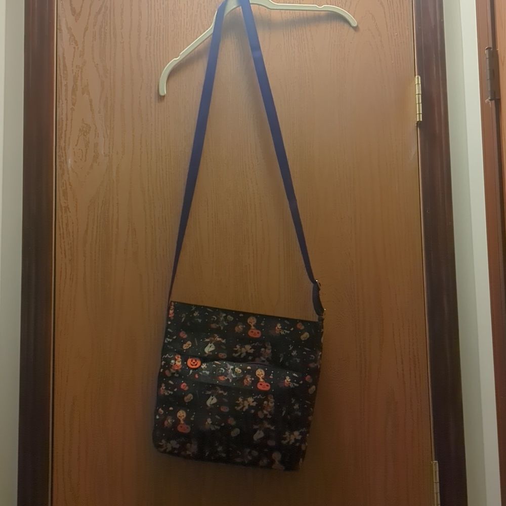 Disney Parks Harveys 2021
Halloween Mickey And Friends
Crossbody Bag. - Picture 8 of 9